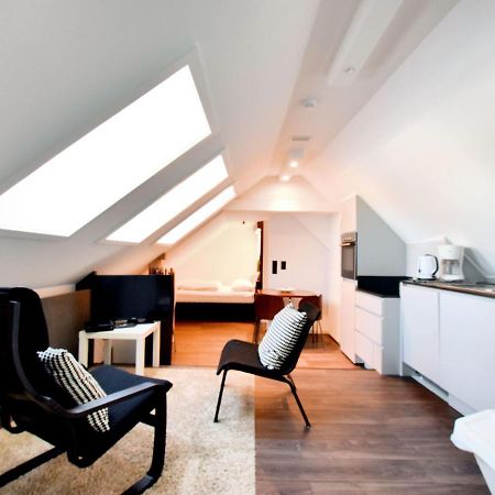 Modern And Cozy Studio In A Former Coach House Робервил Екстериор снимка