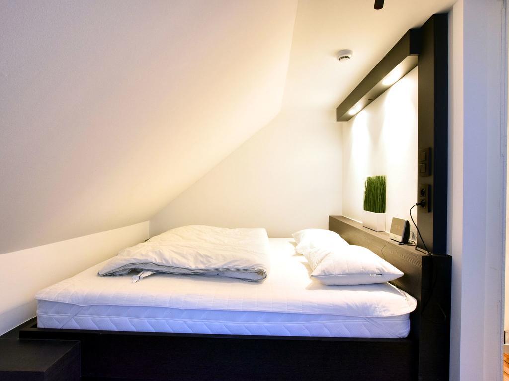 Modern And Cozy Studio In A Former Coach House Робервил Екстериор снимка