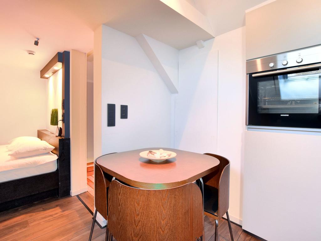 Modern And Cozy Studio In A Former Coach House Робервил Екстериор снимка
