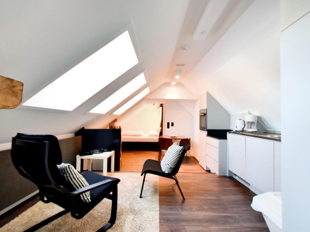 Modern And Cozy Studio In A Former Coach House Робервил Екстериор снимка